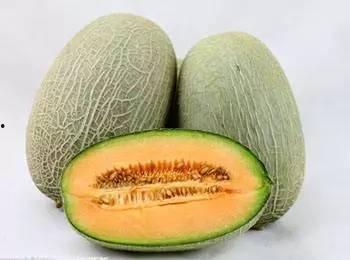 嫩哥吃哈密瓜视频,嫩哥畅享哈密瓜美味时光