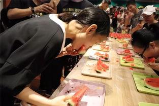 第三集吃瓜群众视频播放,吃瓜群众热议，揭秘视频背后的真相