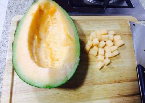 一大堆蜗牛吃哈密瓜视频,哈密瓜美食之旅