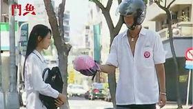 二哥吃瓜事件视频播放,视频播放背后的热议与真相