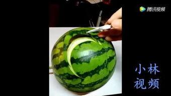 儿童吃哈密瓜的视频,小宝贝品尝美味哈密瓜