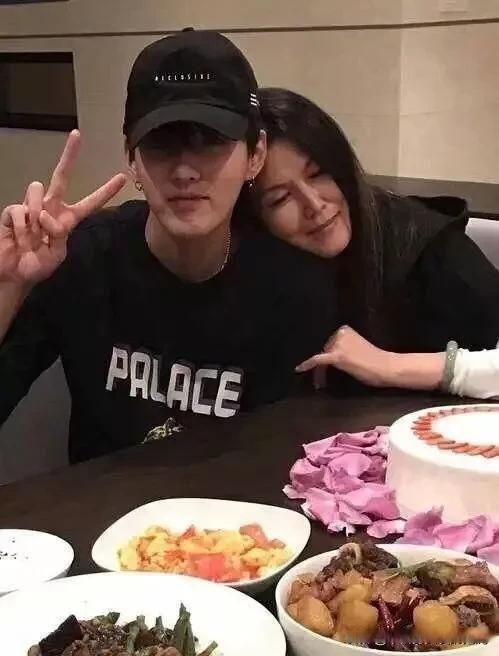 近期八卦吃瓜是真的吗视频,吃瓜视频真相大起底  第2张