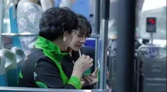 公交车司机吃瓜乘客视频,乘客视频记录一幕引热议  第3张